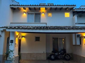 Casa de 3 habitaciones, León · Mayorazgo La Rioja Casa en Venta 3 Recámaras / Privada con Alberca y Gym