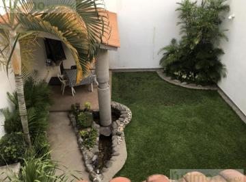 Casa · 290m² · 3 Recámaras · 2 Estacionamientos · Casa en Venta o Renta en Colonia Las Granjas, Cuernavaca