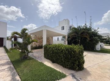 Casa de 3 habitaciones, Conkal · Gran Casa de un Piso en Privada con Seguridad 24/7 - Piscina y Gran Terreno