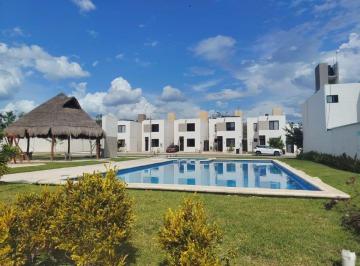 Casa de 2 habitaciones, Kanasín · Casa en Venta en Privada, Cerrada con Piscina - Entrega Inmediata