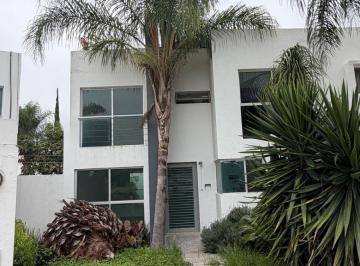 Casa de 3 habitaciones, León · Casa en Renta en Lomas del Refugio | 4 Recámaras | Jardín | $16,000