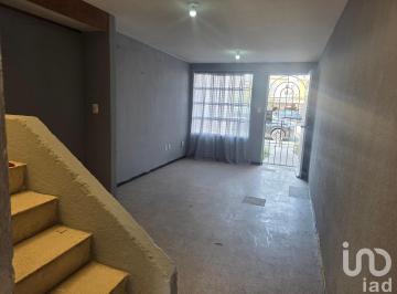 Casa · 65m² · 2 Recámaras · 1 Estacionamiento · Se Vende Casa en Los Heroes Chalco, Edo. de México