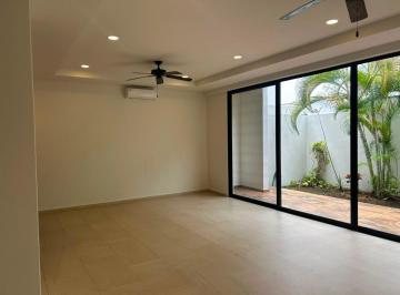 Casa en condominio · 240m² · 3 Recámaras · 2 Estacionamientos · Casa Bonita en Aqua Residencial / Nice Home in Aqua Residencial
