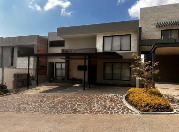 b2f1d3f38e117e2df7c313245318ba4f3aadeee3cfb831e9dbd309ef791b3bb5 · Casa en Venta o Renta en Altozano | Condominio Laja | Terraza