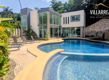 Casa de 3 habitaciones, Zihuatanejo de Azueta · Casa Residencial en Venta en Ixtapa Zihuatanejo