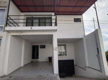 Casa · 340m² · 4 Recámaras · 2 Estacionamientos · Casa en Venta en Huertas del Cimatario, con 4 Recamaras