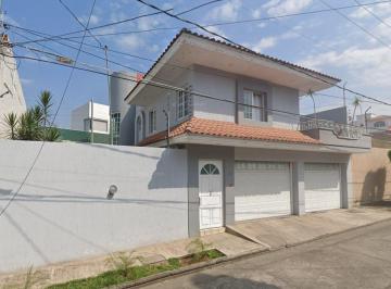Casa de 4 habitaciones, Uruapan · Venta de Casa Sauces Miraflores Urupan Michoacan