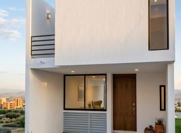 Casa de 3 habitaciones, San Pedro Tlaquepaque · Casa en Venta en Zimaltá, en Coto con Alberca y Vista Panorámica! - Entrega Inmediata