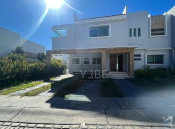 Casa de 4 habitaciones, Zapopan · Casa en Venta Valle Real | San Guillermo