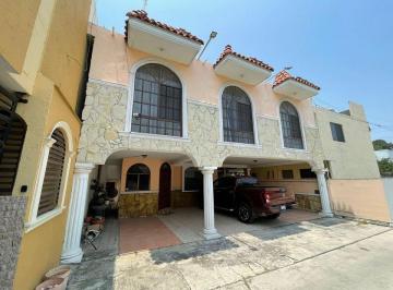Casa · 278m² · 4 Recámaras · 4 Estacionamientos · Casa en Venta Col. Ampliación Unidad Nacional