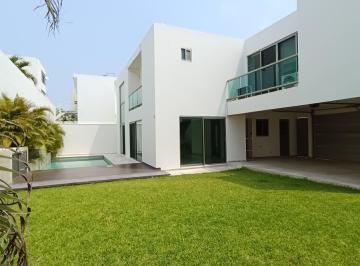 Casa · 325m² · 3 Recámaras · 2 Estacionamientos · En Renta o Venta Casa en Lomas del Sol con 3 Recámaras y Alberca