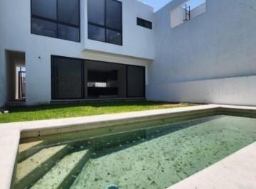 Casa · 180m² · 3 Recámaras · 2 Estacionamientos · Venta de Casa Nueva en Fraccionamiento Burgos