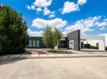 Casa de 4 habitaciones, Morelia · Casa en Venta en El Campo de Golf Tres Marías, Morelia, Michoacán