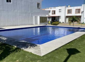 Casa de 3 habitaciones, Nacajuca · Casa en Venta de 3 Recamaras en Privada con Alberca en Pomoca