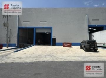 Bodega comercial · 2000m² · 8 Estacionamientos · Bodega Industrial en Industrial Santa Catarina