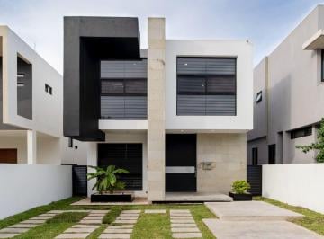 Casa · 285m² · 4 Recámaras · 2 Estacionamientos · Casa en Venta en Playa del Carmen en Residencial El Cielo