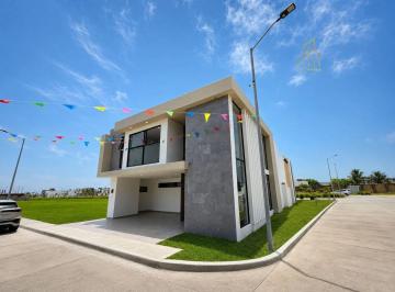 Casa · 245m² · 3 Recámaras · 2 Estacionamientos · Venta de Casa en La Riviera Veracruzana Porta Mar