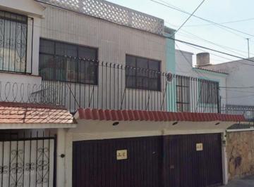 Casa de 3 habitaciones, Iztapalapa · Remate Bancario - Casa en Héroes de Churubusco, Iztapalapa Cdmx
