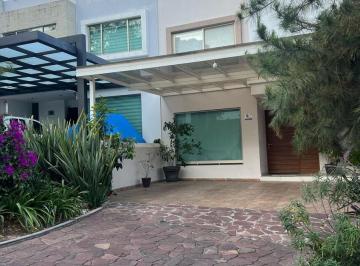 Casa · 254m² · 3 Recámaras · 2 Estacionamientos · Casa en Vistas Altozano