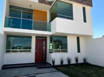 Casa · 230m² · 3 Recámaras · 1 Estacionamiento · Casa Nueva en Venta en Fraccionamientohacienda La Herradura, Pachuca, Hgo.