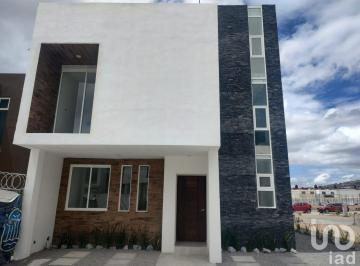 Casa · 223m² · 3 Recámaras · 2 Estacionamientos · Casa en Venta en Pachuca de Soto, Hidalgo