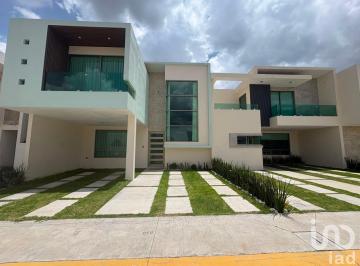 Casa · 207m² · 3 Recámaras · 2 Estacionamientos · Casa en Venta Pachuca de Soto, Hgo