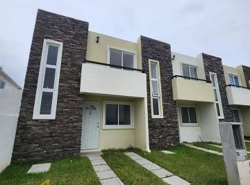 Casa · 75m² · 3 Recámaras · 1 Estacionamiento · Venta de Casa en Fraccionamiento Hacienda La Parroquia 3 Recamaras