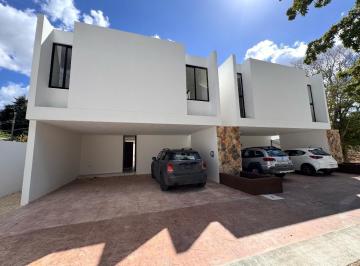 Casa · 180m² · 3 Recámaras · 2 Estacionamientos · Casa en Venta Chuburna de Hidalgo