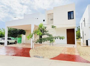 Casa · 297m² · 3 Recámaras · 2 Estacionamientos · Venta Casa en Altozano