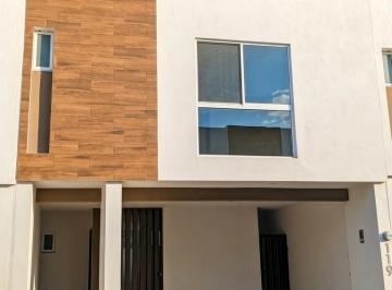 Casa de 3 habitaciones, García · Hogar de 2 Niveles en Santuario Residencial