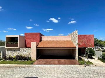 Casa · 698m² · 4 Recámaras · 4 Estacionamientos · Casa en Venta Temozon Norte