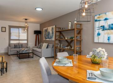 Casa · 106m² · 3 Recámaras · 2 Estacionamientos · Casa en Venta en Torre de Piedra Jacarandas, El Refugio, Querétaro