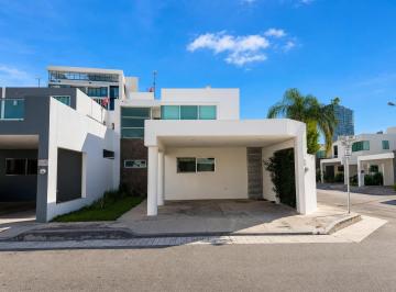Casa en condominio de 3 habitaciones, Mérida · Casa en Venta en Privada en Altabrisa, San Remo