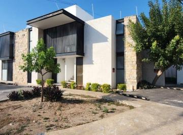Departamento de 1 habitación, Mérida · Bonito y Agradable Departamento Amueblado en Planta Baja de 1 Recamara con Pequeño Patio Privado