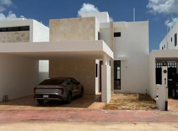 Casa de 3 habitaciones, Mérida · Casa de 3 Recámaras, con Piscina y Paneles Solares, en Cholul.