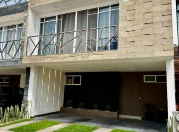 Casa · 211m² · 3 Recámaras · 2 Estacionamientos · Casa en Venta en La Antigua Cementera, con Jardín.