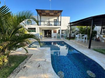 Casa · 320m² · 3 Recámaras · 2 Estacionamientos · Venta de Casa 3 Recamaras, Santa Gertrudis Copo Fontana