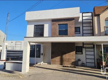 Casa · 220m² · 3 Recámaras · 2 Estacionamientos · Casa Venta Zona Campestre Fracc Privado Jardines