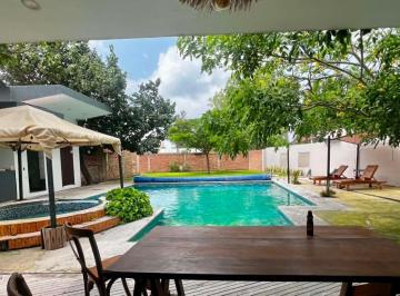 Casa · 600m² · 3 Recámaras · 3 Estacionamientos · Casa de Campo en Venta en Villa Corona