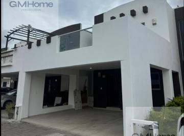Casa · 180m² · 4 Recámaras · 2 Estacionamientos · Casa en Renta en Montecarlo