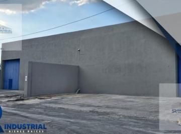 Bodega comercial · 500m² · 4 Estacionamientos · Bodega en Renta en El Carmen