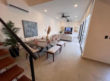 Casa · 241m² · 3 Recámaras · 2 Estacionamientos · Exclisiva Casa en Venta Zona Country Club Precio Especial