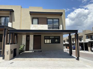 Casa · 178m² · 3 Recámaras · 2 Estacionamientos · Casa en Venta Junto a Lomas del Campanario El Marques Queretaro Gih