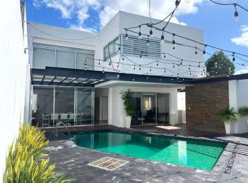 Casa · 442m² · 3 Recámaras · 3 Estacionamientos · Venta de Residencia Exclusiva en Zona de Altabrisa Casa Equipada
