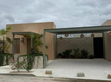 1 · Casa en Venta de un Piso en Cholul Al Norte de Merida
