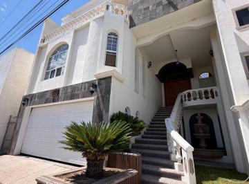 Casa · 409m² · 4 Recámaras · 2 Estacionamientos · Casa - Fraccionamiento Las Misiones