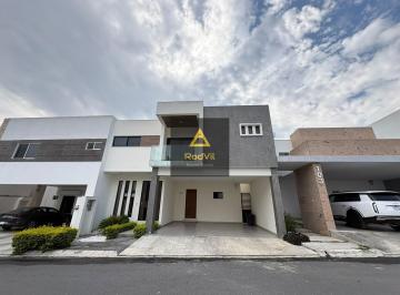 Casa · 290m² · 3 Recámaras · 2 Estacionamientos · Casa en Venta Amorada Residencial