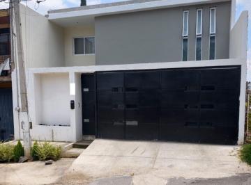 Casa de 4 habitaciones, Zapopan · Casa en Venta de 284 m² en Hogares de Nuevo México, Zapopan.
