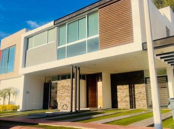 Casa de 3 habitaciones, Tlajomulco de Zúñiga · Casa en Renta en La Rioja – Seguridad 24/7 y Mantenimiento Incluido