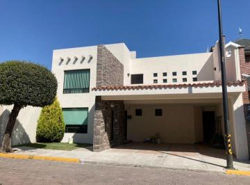 Casa · 344m² · 3 Recámaras · 2 Estacionamientos · Casa en Renta en Jardines de Zavaleta con Buen Jardín. a Partir 1 Ago